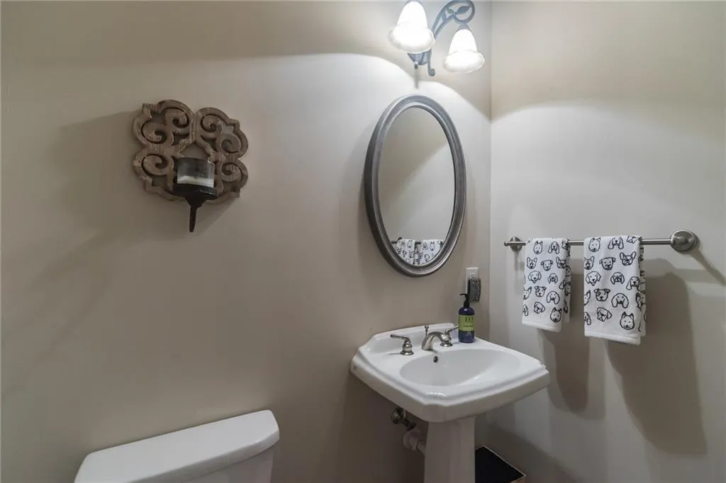 1123 Glenridge Place, Atlanta, Georgia 30342, 2 Bedrooms Bedrooms, ,2 BathroomsBathrooms,Residential,Sold,1123 Glenridge Place,6611489