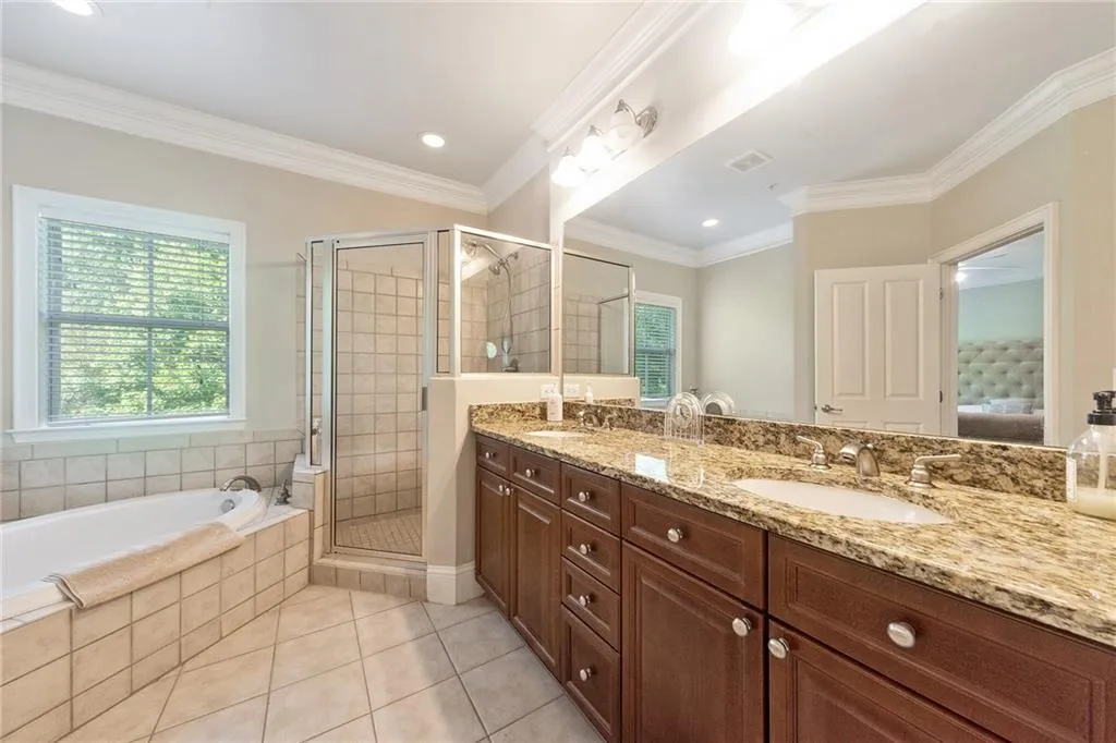 1123 Glenridge Place, Atlanta, Georgia 30342, 2 Bedrooms Bedrooms, ,2 BathroomsBathrooms,Residential,Sold,1123 Glenridge Place,6611489