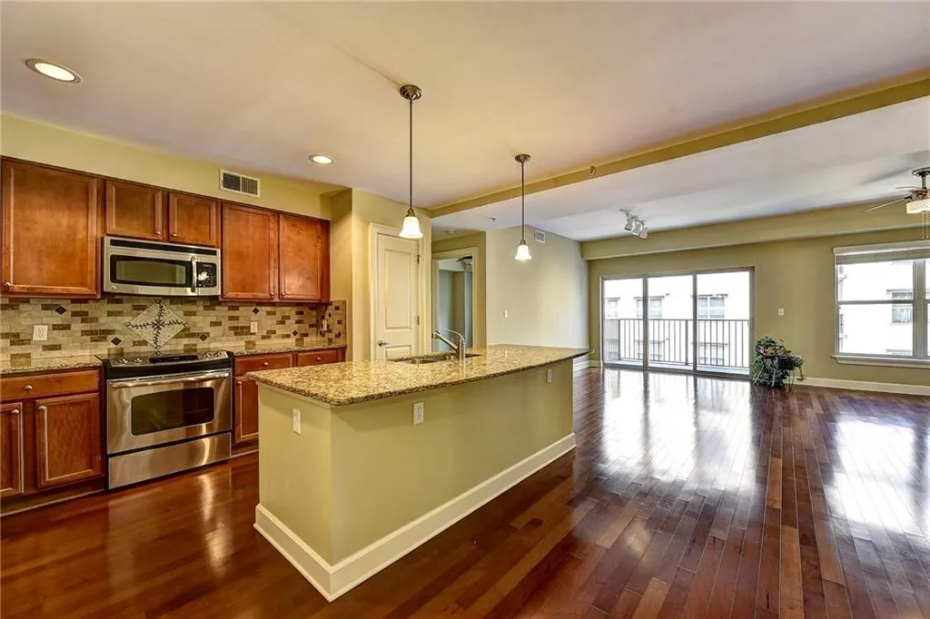 200 River Vista Drive Unit 533, Atlanta, Georgia 30339, 2 Bedrooms Bedrooms, ,2 BathroomsBathrooms,Residential,Sold,200 River Vista Drive Unit 533,6503656