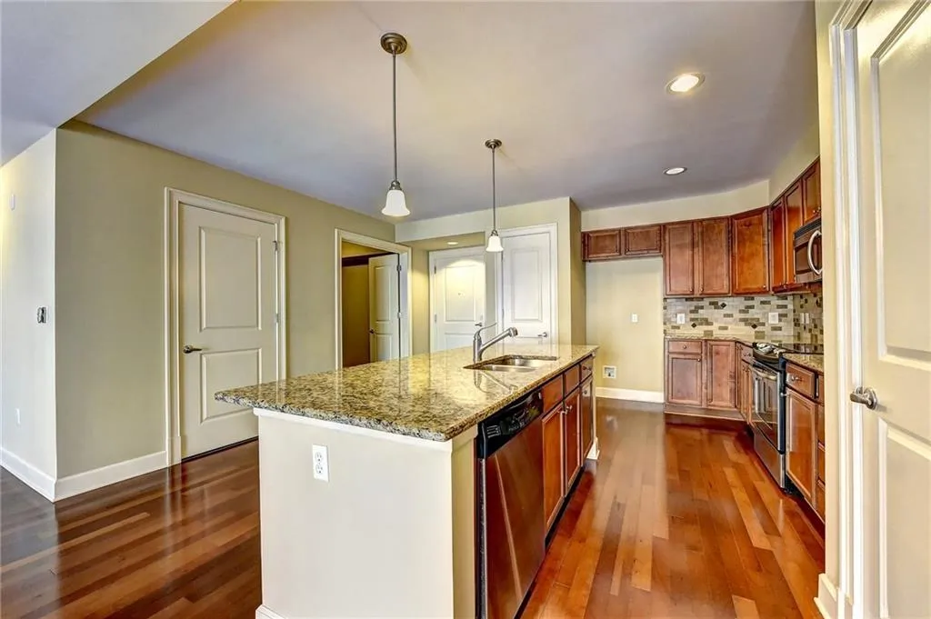 200 River Vista Drive Unit 533, Atlanta, Georgia 30339, 2 Bedrooms Bedrooms, ,2 BathroomsBathrooms,Residential,Sold,200 River Vista Drive Unit 533,6503656
