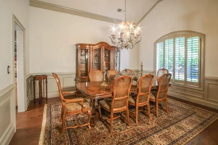 6335 Glen Oaks Lane, Sandy Springs, Georgia 30328, 4 Bedrooms Bedrooms, ,3 BathroomsBathrooms,Residential,Sold,6335 Glen Oaks Lane,6768195
