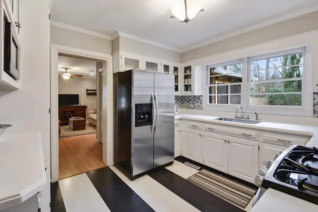 565 Windsor Parkway, Atlanta, Georgia 30342, 3 Bedrooms Bedrooms, ,2 BathroomsBathrooms,Residential,Sold,565 Windsor Parkway,5966361