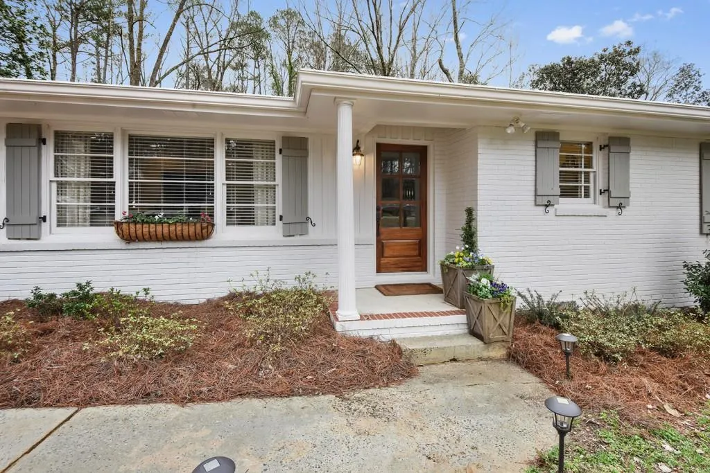 565 Windsor Parkway, Atlanta, Georgia 30342, 3 Bedrooms Bedrooms, ,2 BathroomsBathrooms,Residential,Sold,565 Windsor Parkway,5966361