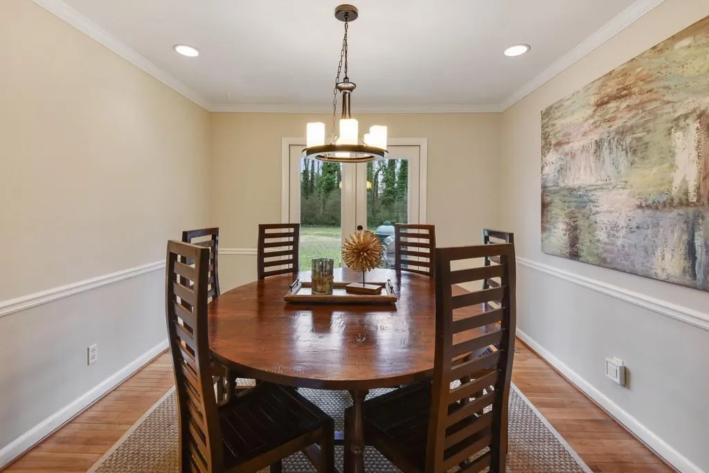 565 Windsor Parkway, Atlanta, Georgia 30342, 3 Bedrooms Bedrooms, ,2 BathroomsBathrooms,Residential,Sold,565 Windsor Parkway,5966361