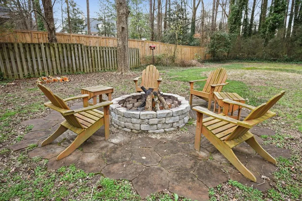 565 Windsor Parkway, Atlanta, Georgia 30342, 3 Bedrooms Bedrooms, ,2 BathroomsBathrooms,Residential,Sold,565 Windsor Parkway,5966361