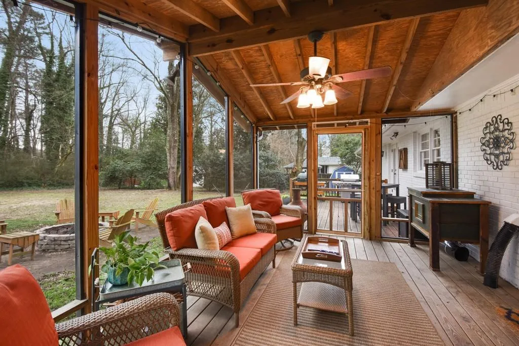 565 Windsor Parkway, Atlanta, Georgia 30342, 3 Bedrooms Bedrooms, ,2 BathroomsBathrooms,Residential,Sold,565 Windsor Parkway,5966361