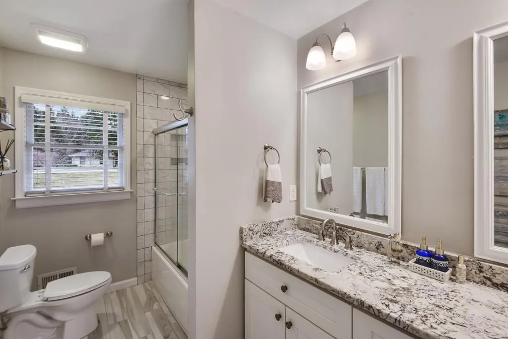 565 Windsor Parkway, Atlanta, Georgia 30342, 3 Bedrooms Bedrooms, ,2 BathroomsBathrooms,Residential,Sold,565 Windsor Parkway,5966361
