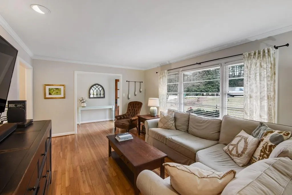 565 Windsor Parkway, Atlanta, Georgia 30342, 3 Bedrooms Bedrooms, ,2 BathroomsBathrooms,Residential,Sold,565 Windsor Parkway,5966361