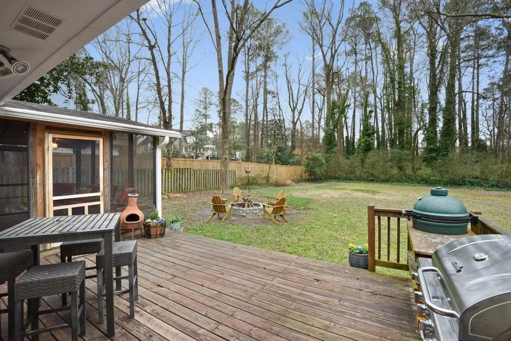 565 Windsor Parkway, Atlanta, Georgia 30342, 3 Bedrooms Bedrooms, ,2 BathroomsBathrooms,Residential,Sold,565 Windsor Parkway,5966361