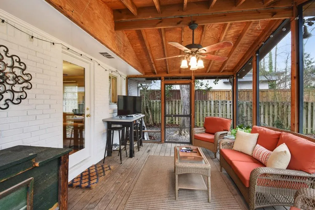 565 Windsor Parkway, Atlanta, Georgia 30342, 3 Bedrooms Bedrooms, ,2 BathroomsBathrooms,Residential,Sold,565 Windsor Parkway,5966361