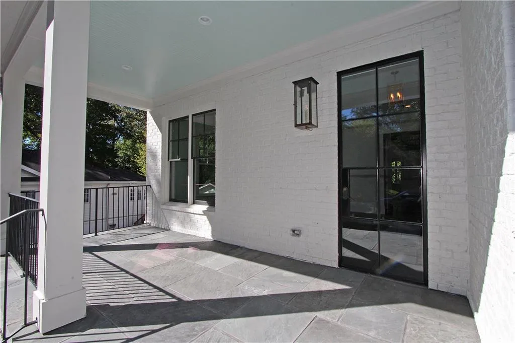2520 Brookwood Drive Ne, Atlanta, Georgia 30305, 5 Bedrooms Bedrooms, ,4 BathroomsBathrooms,Residential,Sold,2520 Brookwood Drive Ne,5733474