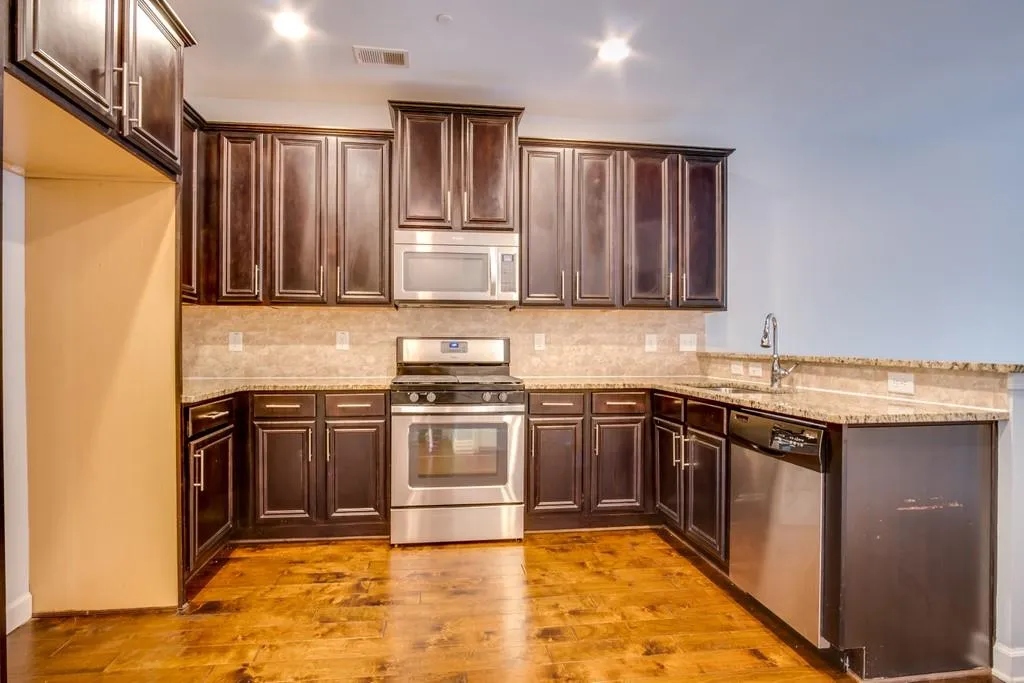 7430 Glisten Avenue, Sandy Springs, Georgia 30328, 3 Bedrooms Bedrooms, ,3 BathroomsBathrooms,Residential,Sold,7430 Glisten Avenue,6797482