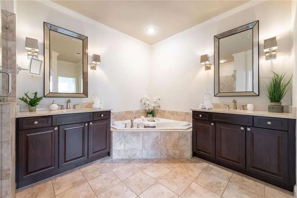 675 Lockton, Sandy Springs, Georgia 30342, 4 Bedrooms Bedrooms, ,4 BathroomsBathrooms,Residential,Sold,675 Lockton,7471869