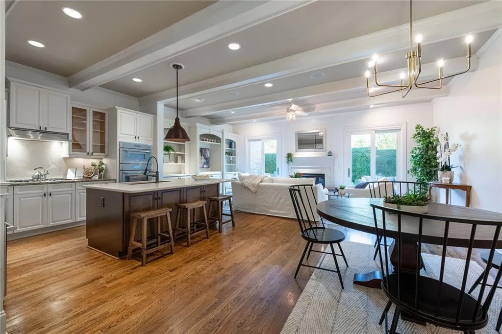 675 Lockton, Sandy Springs, Georgia 30342, 4 Bedrooms Bedrooms, ,4 BathroomsBathrooms,Residential,Sold,675 Lockton,7471869