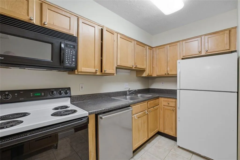 3440 Essex Avenue Unit 103, Atlanta, Georgia 30339, 2 Bedrooms Bedrooms, 0 ,2 BathroomsBathrooms,Residential,For Sale,3440 Essex Avenue Unit 103,7736268