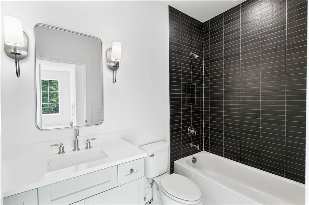 Secondary bathroom.