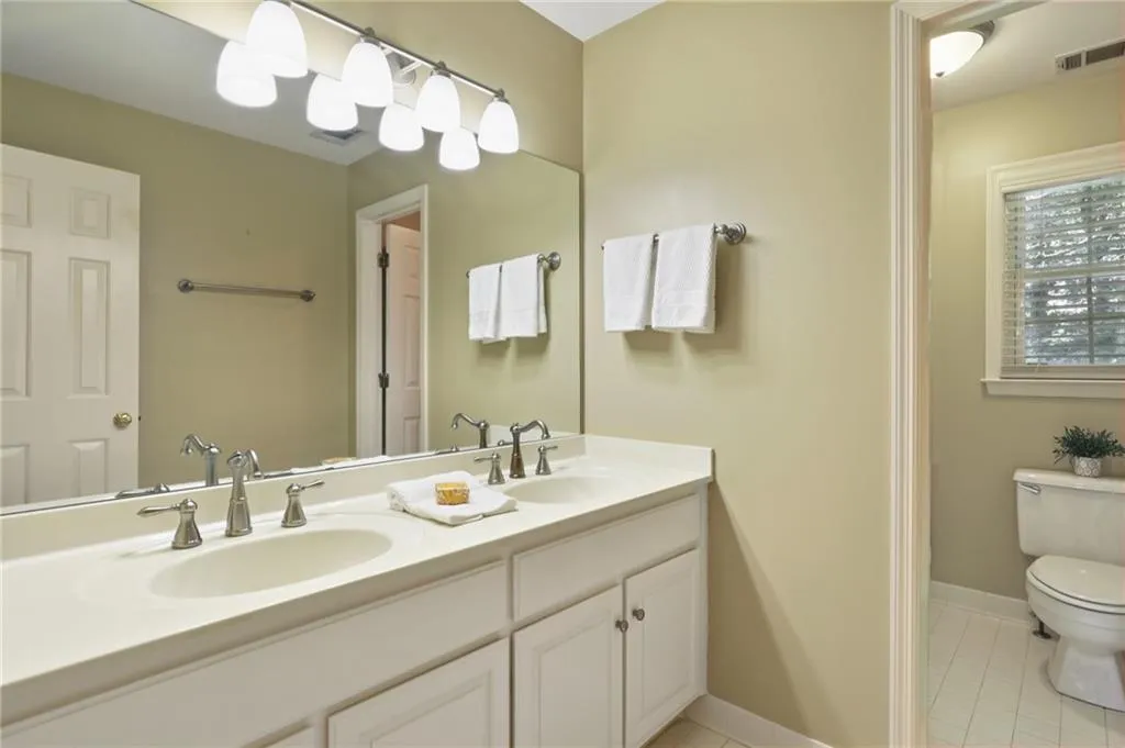 2065 Dunwoody Heritage Drive, Sandy Springs, Georgia 30350, 5 Bedrooms Bedrooms, ,3 BathroomsBathrooms,Residential,Sold,2065 Dunwoody Heritage Drive,6763777