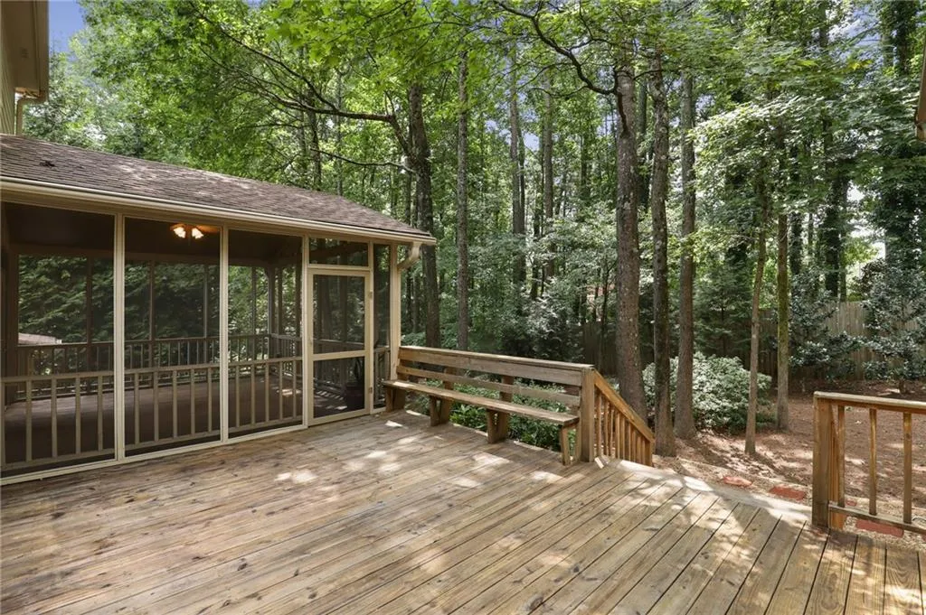 2065 Dunwoody Heritage Drive, Sandy Springs, Georgia 30350, 5 Bedrooms Bedrooms, ,3 BathroomsBathrooms,Residential,Sold,2065 Dunwoody Heritage Drive,6763777
