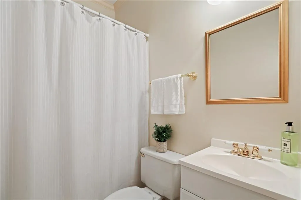 2065 Dunwoody Heritage Drive, Sandy Springs, Georgia 30350, 5 Bedrooms Bedrooms, ,3 BathroomsBathrooms,Residential,Sold,2065 Dunwoody Heritage Drive,6763777