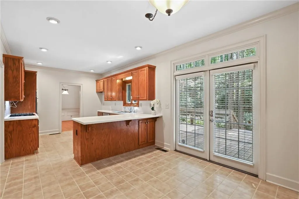 2065 Dunwoody Heritage Drive, Sandy Springs, Georgia 30350, 5 Bedrooms Bedrooms, ,3 BathroomsBathrooms,Residential,Sold,2065 Dunwoody Heritage Drive,6763777