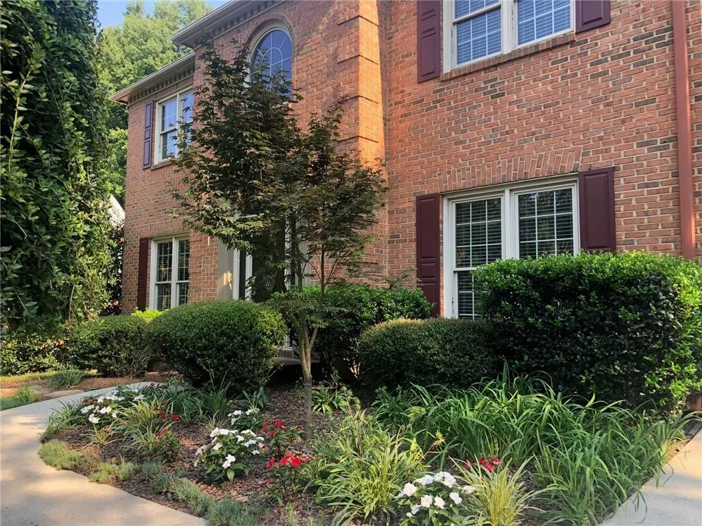 2065 Dunwoody Heritage Drive, Sandy Springs, Georgia 30350, 5 Bedrooms Bedrooms, ,3 BathroomsBathrooms,Residential,Sold,2065 Dunwoody Heritage Drive,6763777