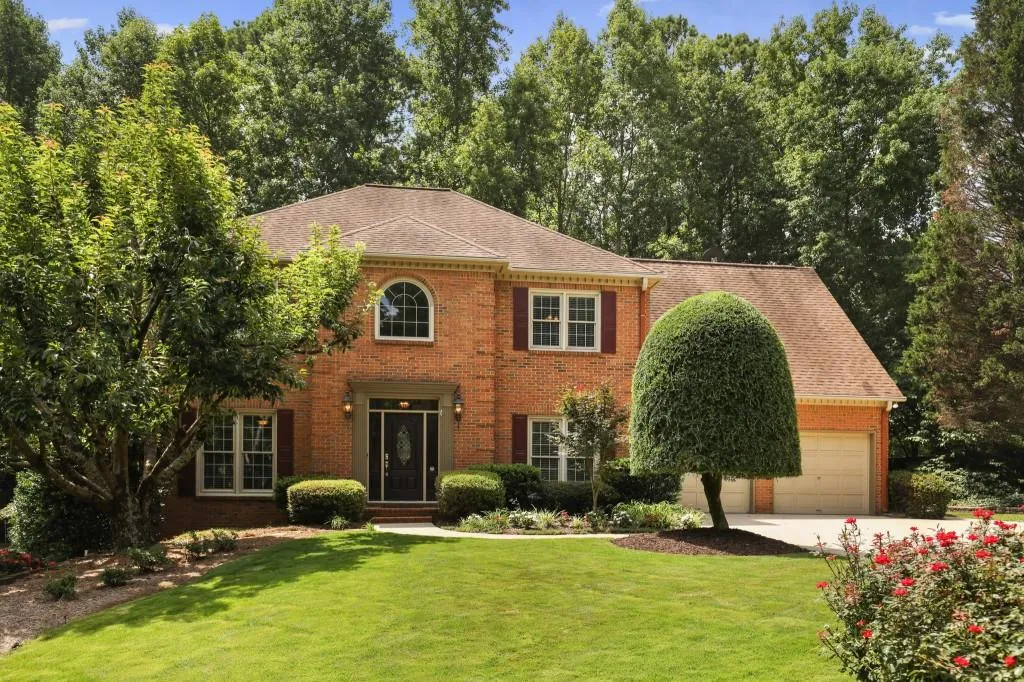 2065 Dunwoody Heritage Drive, Sandy Springs, Georgia 30350, 5 Bedrooms Bedrooms, ,3 BathroomsBathrooms,Residential,Sold,2065 Dunwoody Heritage Drive,6763777