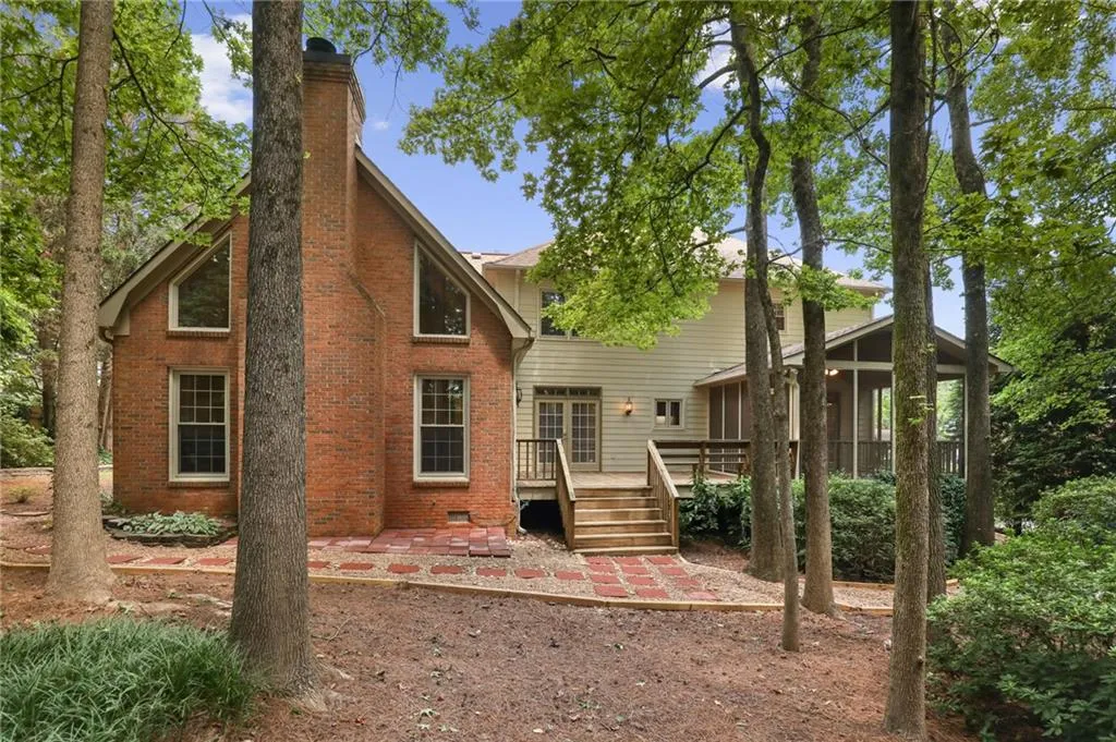 2065 Dunwoody Heritage Drive, Sandy Springs, Georgia 30350, 5 Bedrooms Bedrooms, ,3 BathroomsBathrooms,Residential,Sold,2065 Dunwoody Heritage Drive,6763777