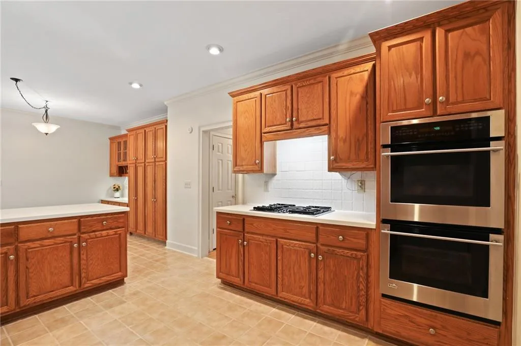 2065 Dunwoody Heritage Drive, Sandy Springs, Georgia 30350, 5 Bedrooms Bedrooms, ,3 BathroomsBathrooms,Residential,Sold,2065 Dunwoody Heritage Drive,6763777