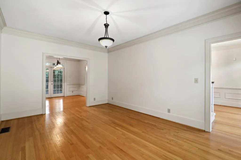2065 Dunwoody Heritage Drive, Sandy Springs, Georgia 30350, 5 Bedrooms Bedrooms, ,3 BathroomsBathrooms,Residential,Sold,2065 Dunwoody Heritage Drive,6763777