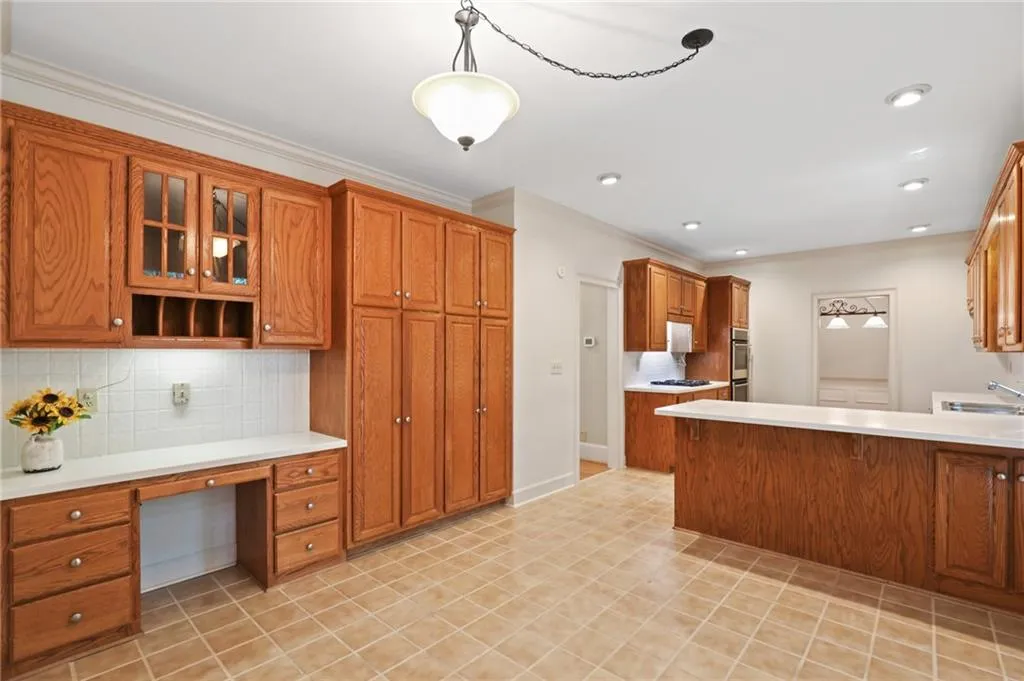 2065 Dunwoody Heritage Drive, Sandy Springs, Georgia 30350, 5 Bedrooms Bedrooms, ,3 BathroomsBathrooms,Residential,Sold,2065 Dunwoody Heritage Drive,6763777