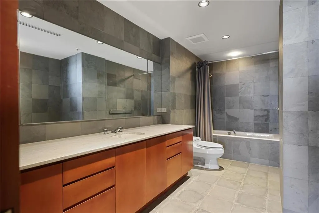 2660 Peachtree Road Nw Unit 26cd, Atlanta, Georgia 30305, 3 Bedrooms Bedrooms, 0 ,3 BathroomsBathrooms,Residential,For Sale,2660 Peachtree Road Nw Unit 26cd,7712517