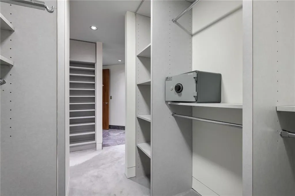 2660 Peachtree Road Nw Unit 26cd, Atlanta, Georgia 30305, 3 Bedrooms Bedrooms, 0 ,3 BathroomsBathrooms,Residential,For Sale,2660 Peachtree Road Nw Unit 26cd,7712517