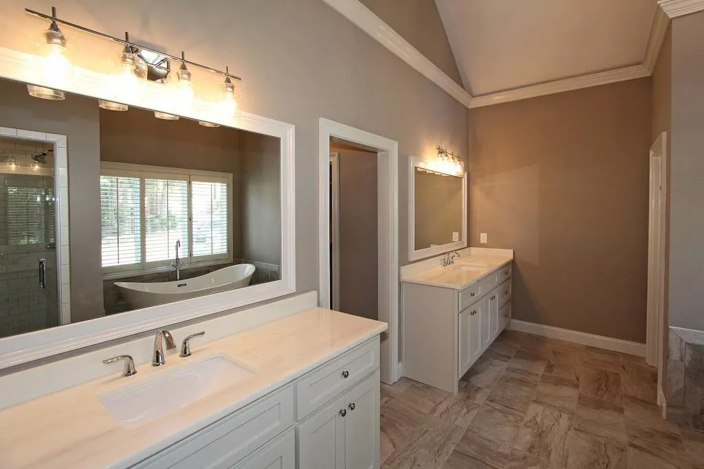 220 Embassy Court, Sandy Springs, Georgia 30328, 3 Bedrooms Bedrooms, ,2 BathroomsBathrooms,Residential,Sold,220 Embassy Court,5918041