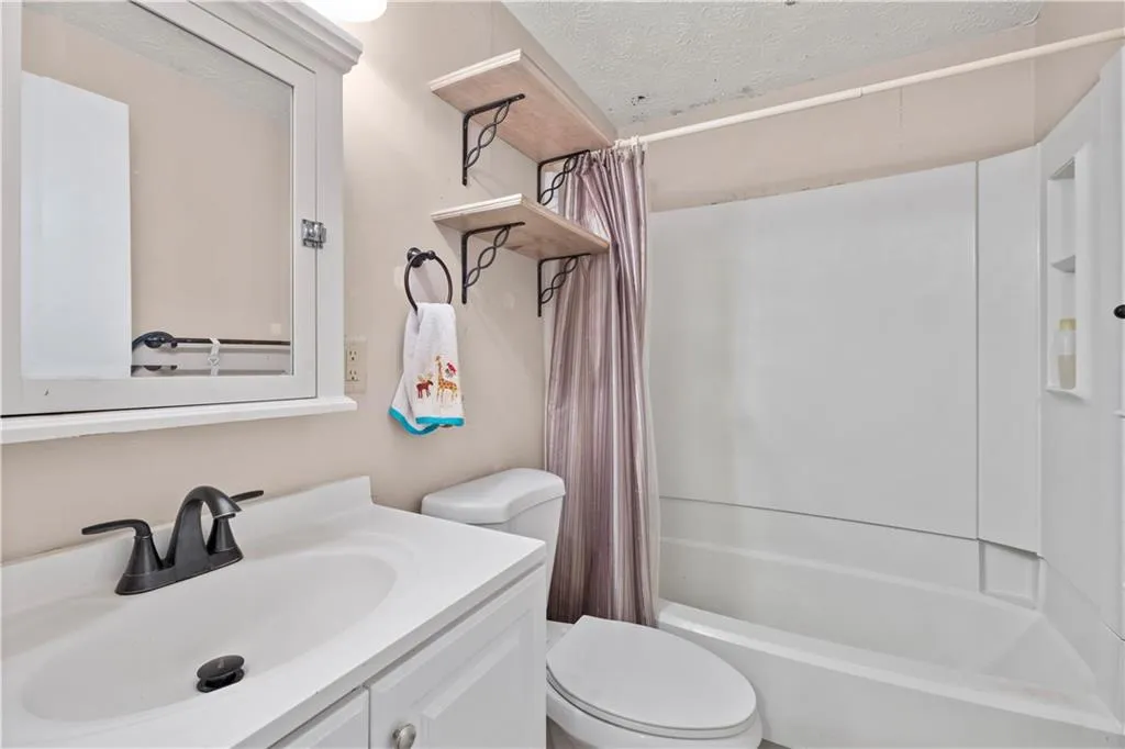 8857 Applegate Lane, Sandy Springs, Georgia 30350, 2 Bedrooms Bedrooms, ,2 BathroomsBathrooms,Residential,Sold,8857 Applegate Lane,7038534