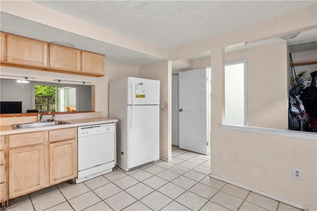 8857 Applegate Lane, Sandy Springs, Georgia 30350, 2 Bedrooms Bedrooms, ,2 BathroomsBathrooms,Residential,Sold,8857 Applegate Lane,7038534