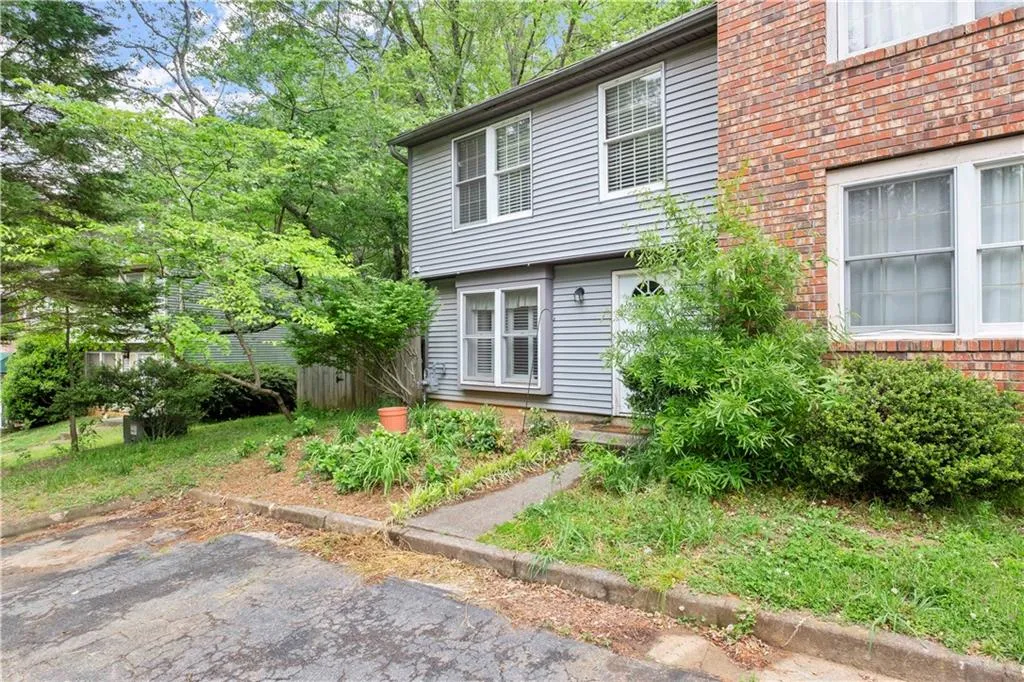 8857 Applegate Lane, Sandy Springs, Georgia 30350, 2 Bedrooms Bedrooms, ,2 BathroomsBathrooms,Residential,Sold,8857 Applegate Lane,7038534