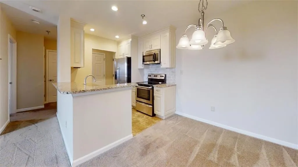 300 Johnson Ferry Road Ne Unit B1003, Sandy Springs, Georgia 30328, 1 Bedroom Bedrooms, ,1 BathroomBathrooms,Residential,Sold,300 Johnson Ferry Road Ne Unit B1003,7142643