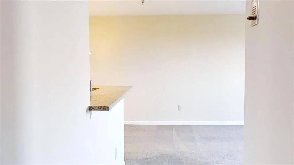 300 Johnson Ferry Road Ne Unit B1003, Sandy Springs, Georgia 30328, 1 Bedroom Bedrooms, ,1 BathroomBathrooms,Residential,Sold,300 Johnson Ferry Road Ne Unit B1003,7142643