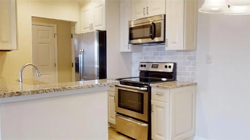 300 Johnson Ferry Road Ne Unit B1003, Sandy Springs, Georgia 30328, 1 Bedroom Bedrooms, ,1 BathroomBathrooms,Residential,Sold,300 Johnson Ferry Road Ne Unit B1003,7142643