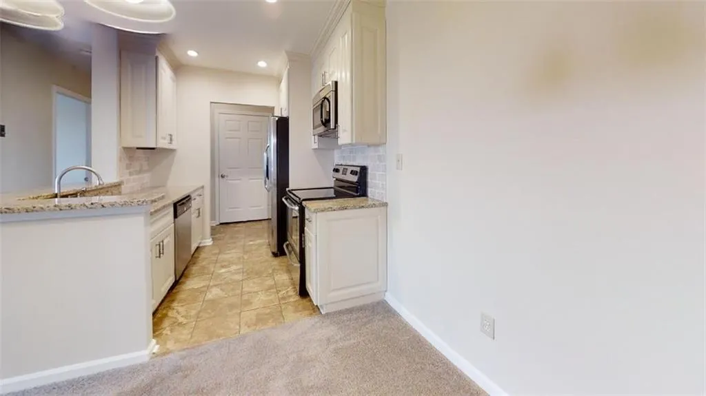 300 Johnson Ferry Road Ne Unit B1003, Sandy Springs, Georgia 30328, 1 Bedroom Bedrooms, ,1 BathroomBathrooms,Residential,Sold,300 Johnson Ferry Road Ne Unit B1003,7142643