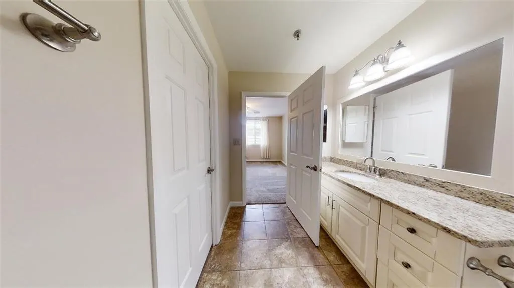 300 Johnson Ferry Road Ne Unit B1003, Sandy Springs, Georgia 30328, 1 Bedroom Bedrooms, ,1 BathroomBathrooms,Residential,Sold,300 Johnson Ferry Road Ne Unit B1003,7142643