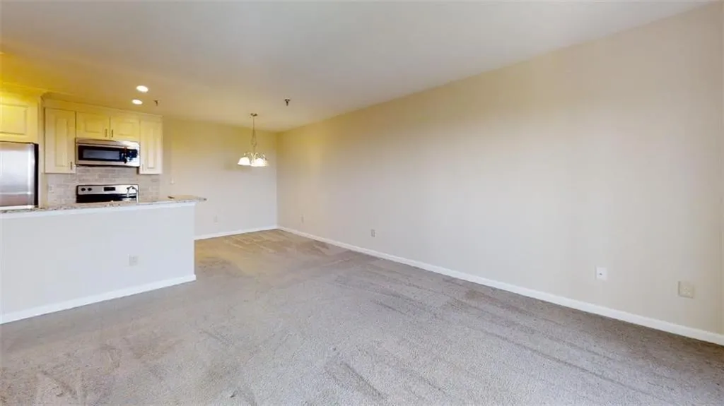 300 Johnson Ferry Road Ne Unit B1003, Sandy Springs, Georgia 30328, 1 Bedroom Bedrooms, ,1 BathroomBathrooms,Residential,Sold,300 Johnson Ferry Road Ne Unit B1003,7142643