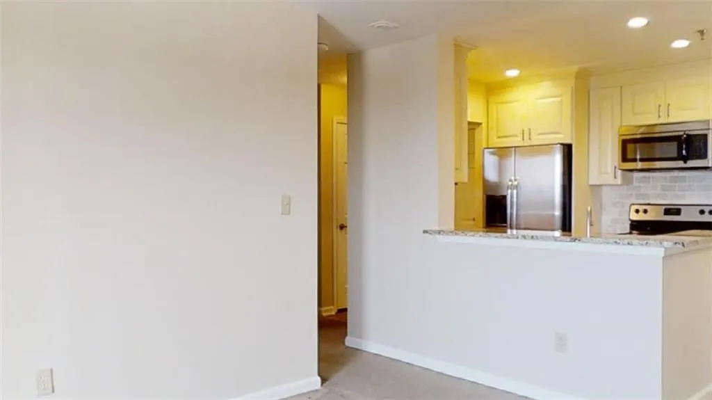 300 Johnson Ferry Road Ne Unit B1003, Sandy Springs, Georgia 30328, 1 Bedroom Bedrooms, ,1 BathroomBathrooms,Residential,Sold,300 Johnson Ferry Road Ne Unit B1003,7142643