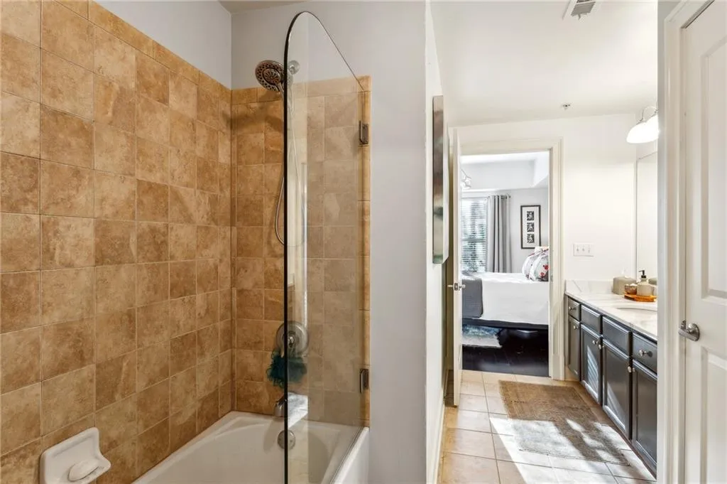 2nd bedroom ensuite bathroom