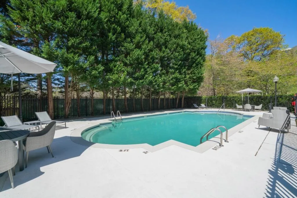 2500 Peachtree Road Nw Unit 405s, Atlanta, Georgia 30305, 2 Bedrooms Bedrooms, ,2 BathroomsBathrooms,Residential,For Sale,2500 Peachtree Road Nw Unit 405s,7644932