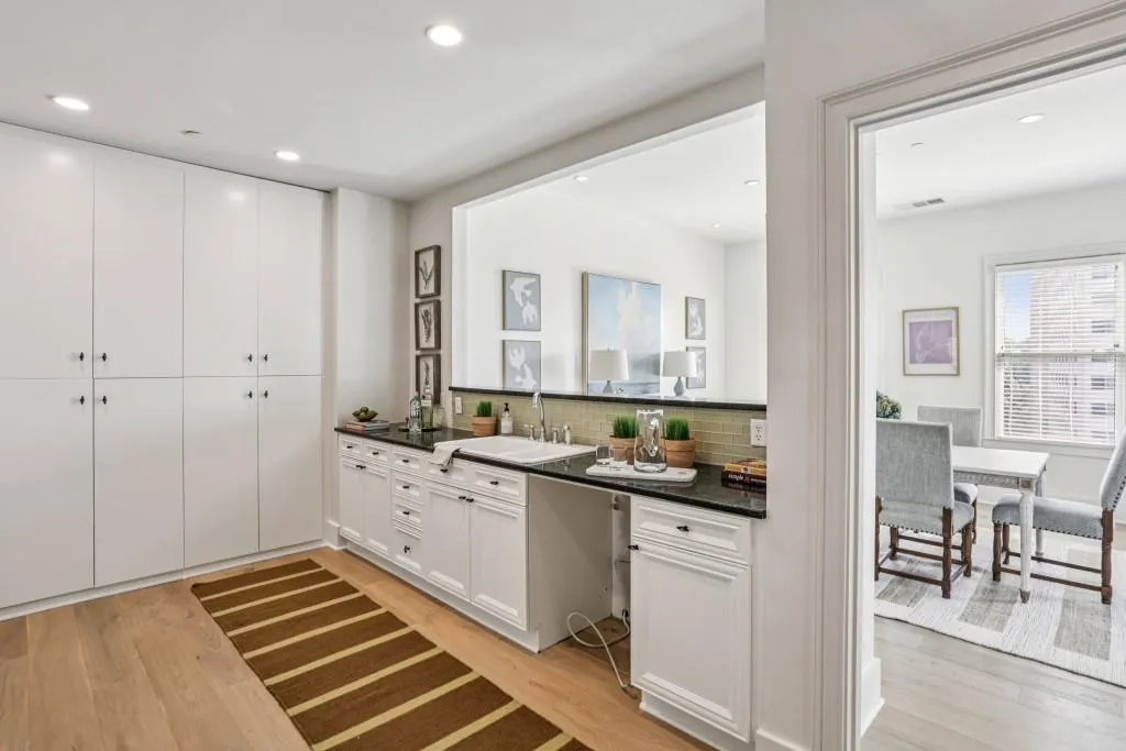 2500 Peachtree Road Nw Unit 405s, Atlanta, Georgia 30305, 2 Bedrooms Bedrooms, ,2 BathroomsBathrooms,Residential,For Sale,2500 Peachtree Road Nw Unit 405s,7644932