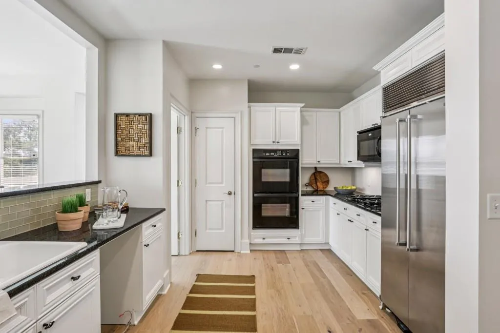 2500 Peachtree Road Nw Unit 405s, Atlanta, Georgia 30305, 2 Bedrooms Bedrooms, ,2 BathroomsBathrooms,Residential,For Sale,2500 Peachtree Road Nw Unit 405s,7644932