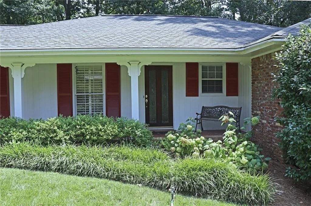 5845 Brookgreen Road, Sandy Springs, Georgia 30328, 4 Bedrooms Bedrooms, ,3 BathroomsBathrooms,Residential,Sold,5845 Brookgreen Road,6689875