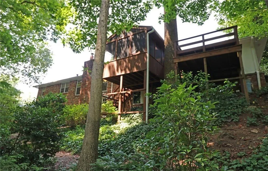 5845 Brookgreen Road, Sandy Springs, Georgia 30328, 4 Bedrooms Bedrooms, ,3 BathroomsBathrooms,Residential,Sold,5845 Brookgreen Road,6689875