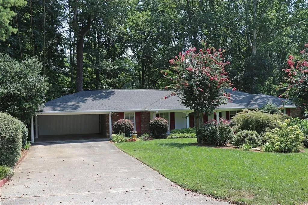 5845 Brookgreen Road, Sandy Springs, Georgia 30328, 4 Bedrooms Bedrooms, ,3 BathroomsBathrooms,Residential,Sold,5845 Brookgreen Road,6689875